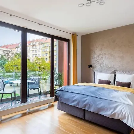 W/ Free Garage Parking Apartment